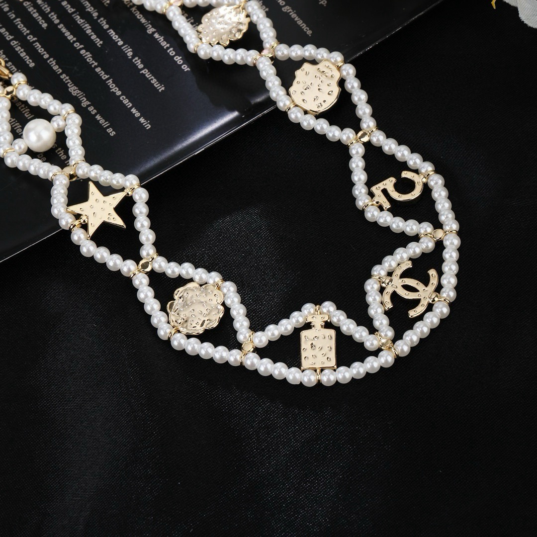 Chanel CC Logo No 5 Camellia Charm Pearl Choker necklace Gold-tone metal white faux pearl clear crystal 38cm with 5cm extender