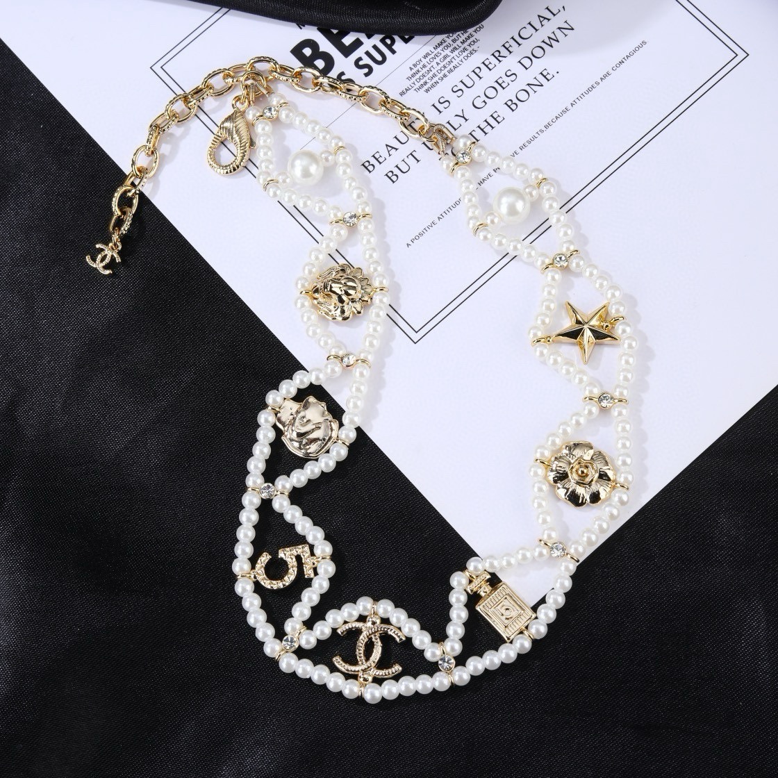 Chanel CC Logo No 5 Camellia Charm Pearl Choker necklace Gold-tone metal white faux pearl clear crystal 38cm with 5cm extender