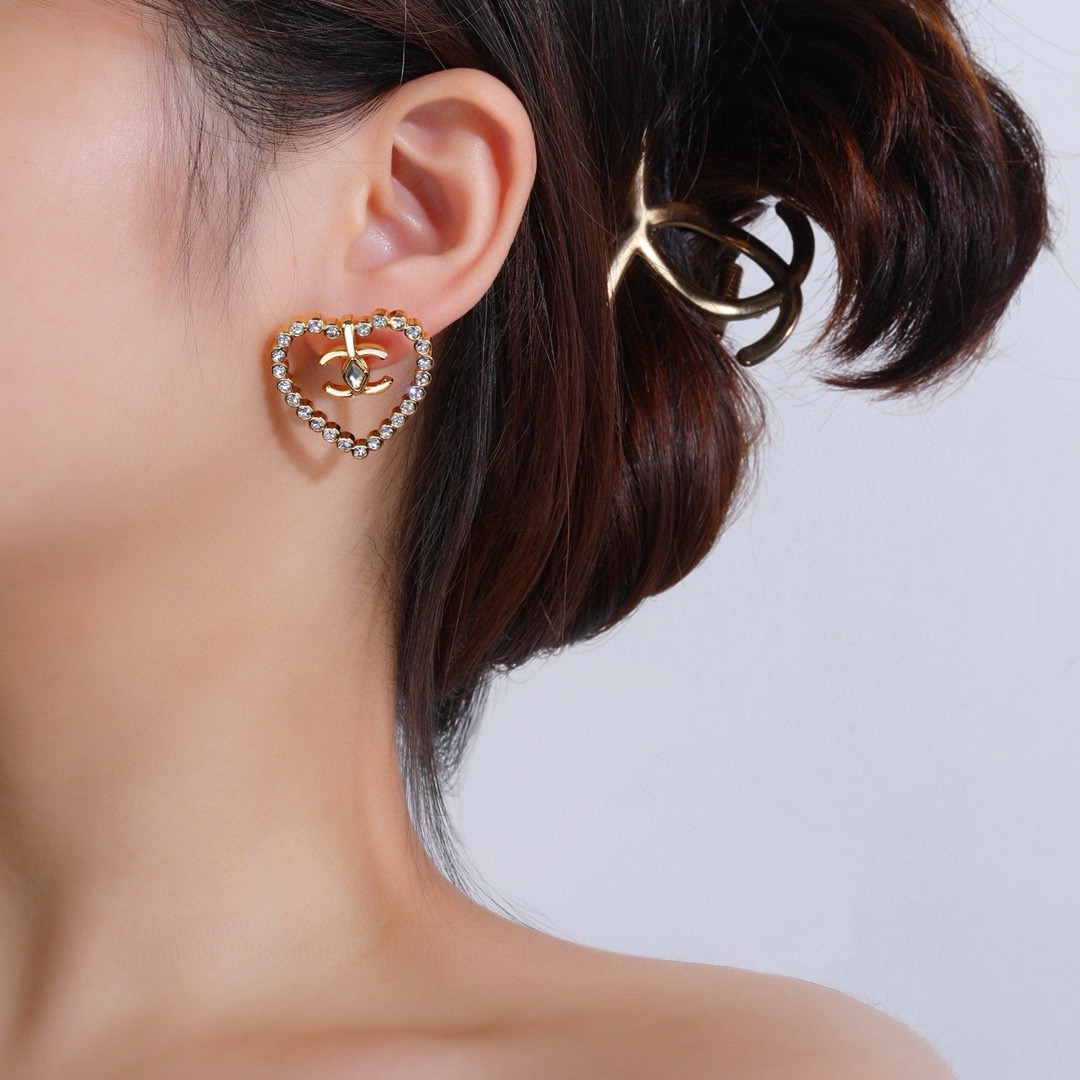 Chanel CC Heart Crystal Stud Earrings earrings gold-tone metal with clear faceted crystals 2 2cm diameter