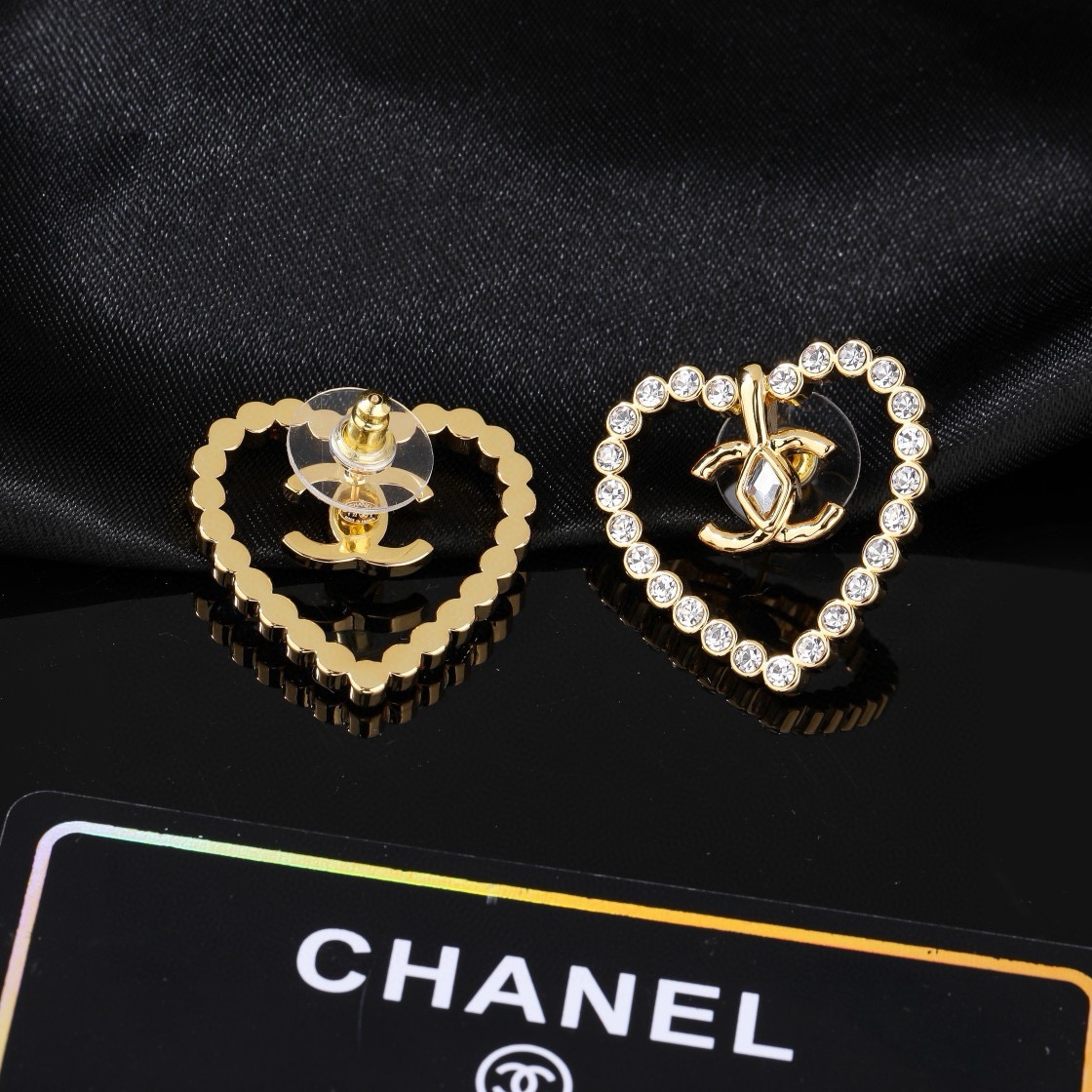 Chanel CC Heart Crystal Stud Earrings earrings gold-tone metal with clear faceted crystals 2 2cm diameter