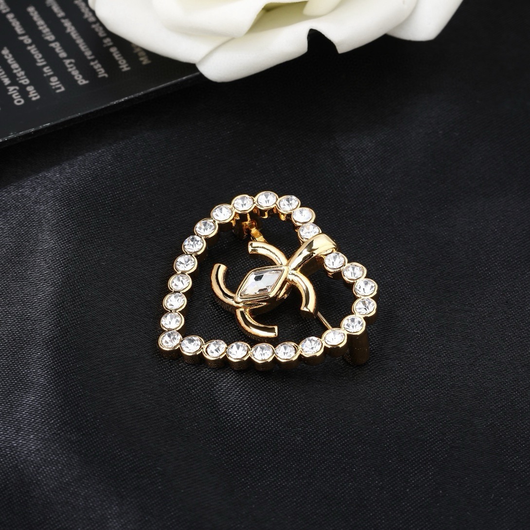 Chanel CC Heart Crystal Brooch brooch gold tone metal with clear faceted crystals 3cm width
