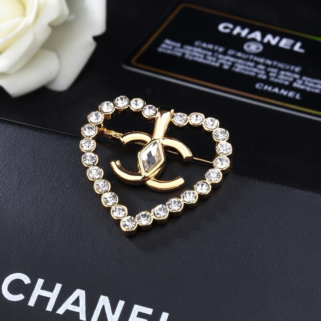 Chanel CC Heart Crystal Brooch brooch gold tone metal with clear faceted crystals 3cm width