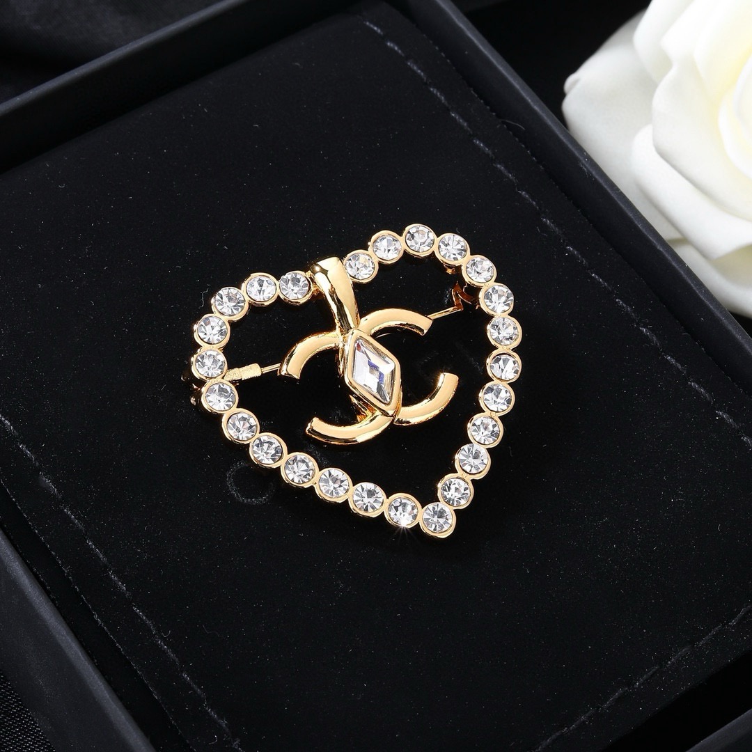Chanel CC Heart Crystal Brooch brooch gold tone metal with clear faceted crystals 3cm width