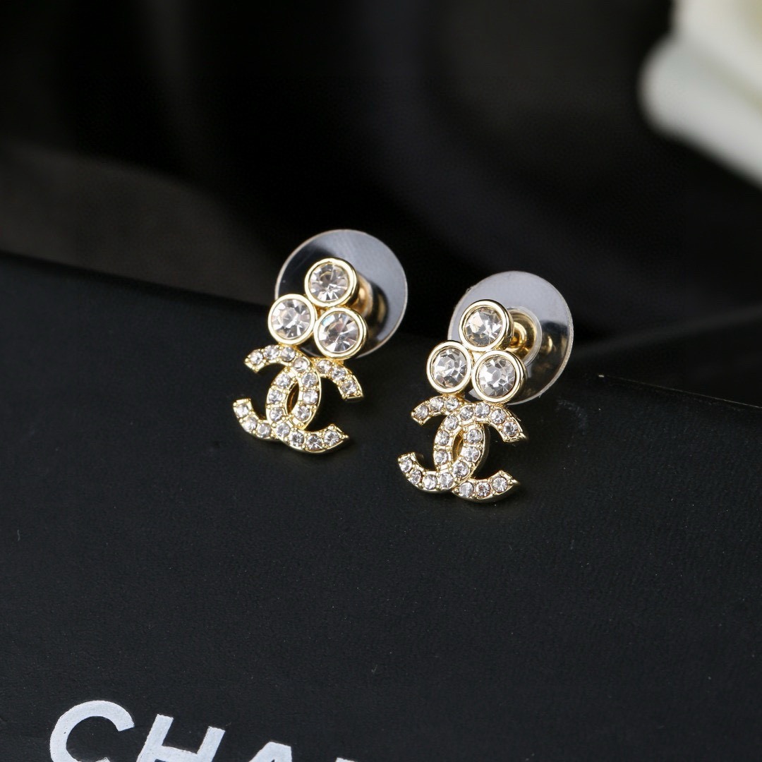 Chanel CC Crystal Stud Earrings earrings Gold-tone metal with clear faceted crystals One Size 1 5cm drop