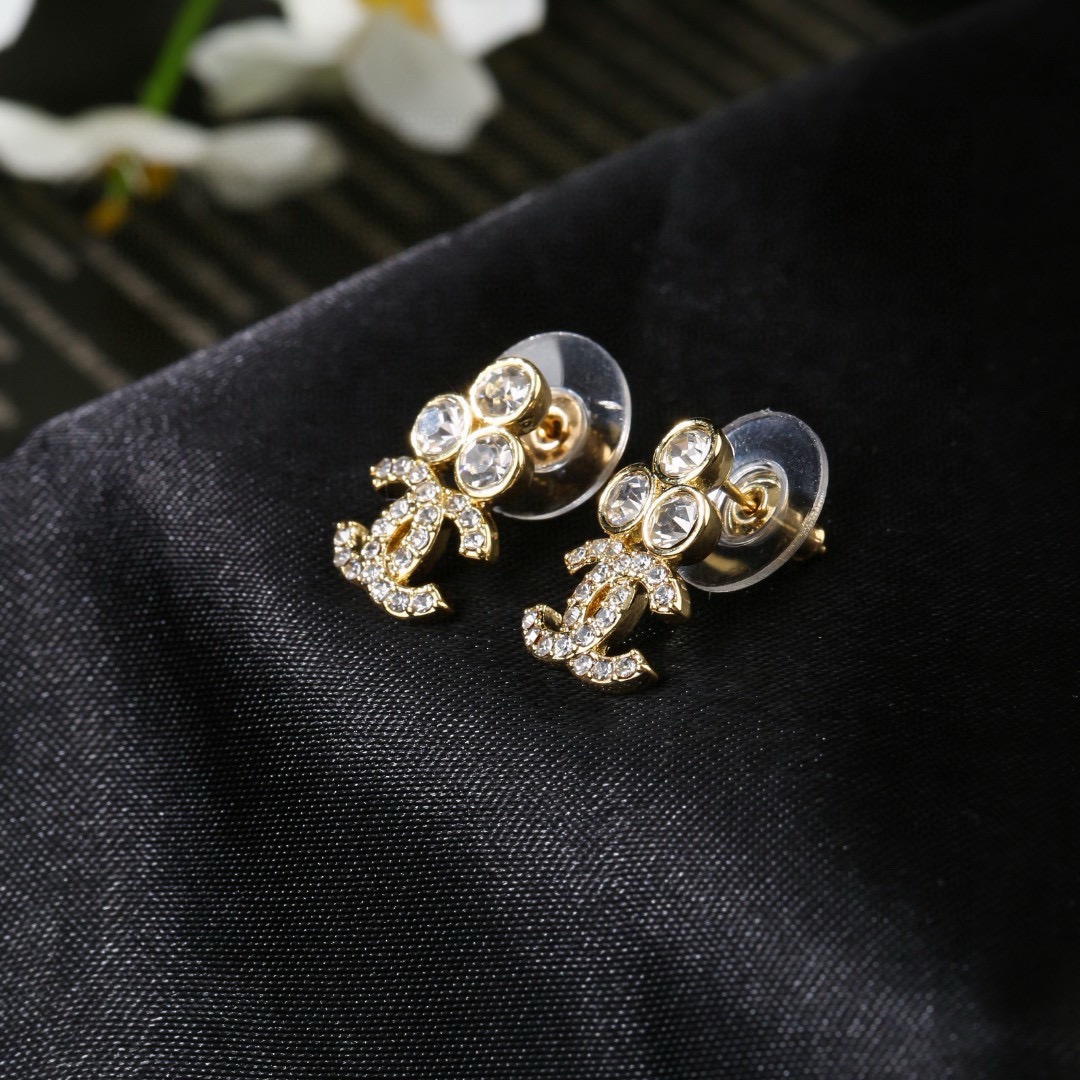 Chanel CC Crystal Stud Earrings earrings Gold-tone metal with clear faceted crystals One Size 1 5cm drop