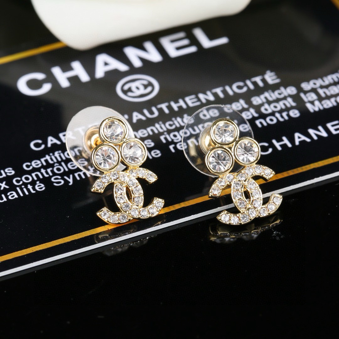 Chanel CC Crystal Stud Earrings earrings Gold-tone metal with clear faceted crystals One Size 1 5cm drop