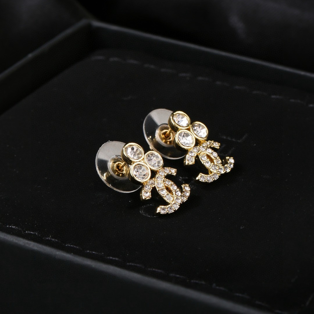 Chanel CC Crystal Stud Earrings earrings Gold-tone metal with clear faceted crystals One Size 1 5cm drop