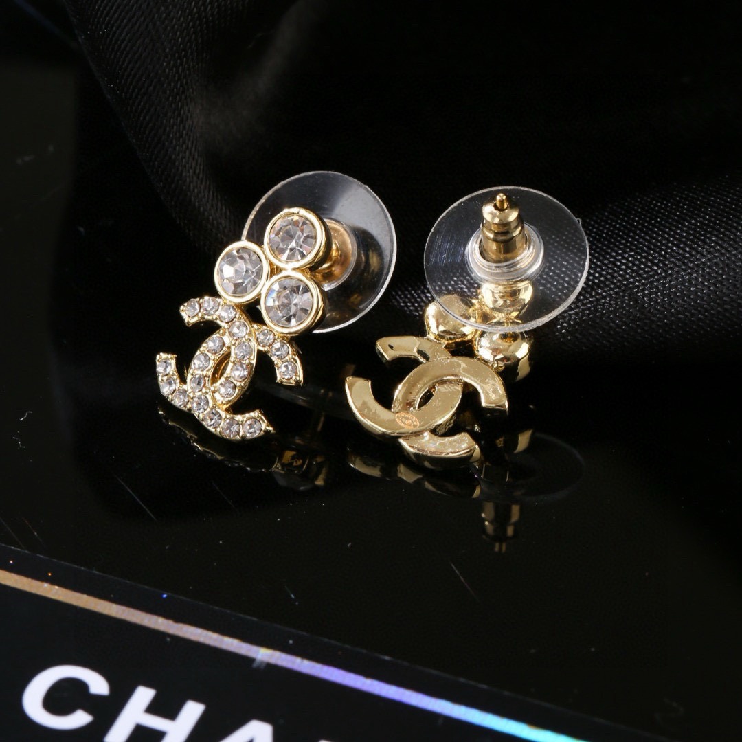 Chanel CC Crystal Stud Earrings earrings Gold-tone metal with clear faceted crystals One Size 1 5cm drop