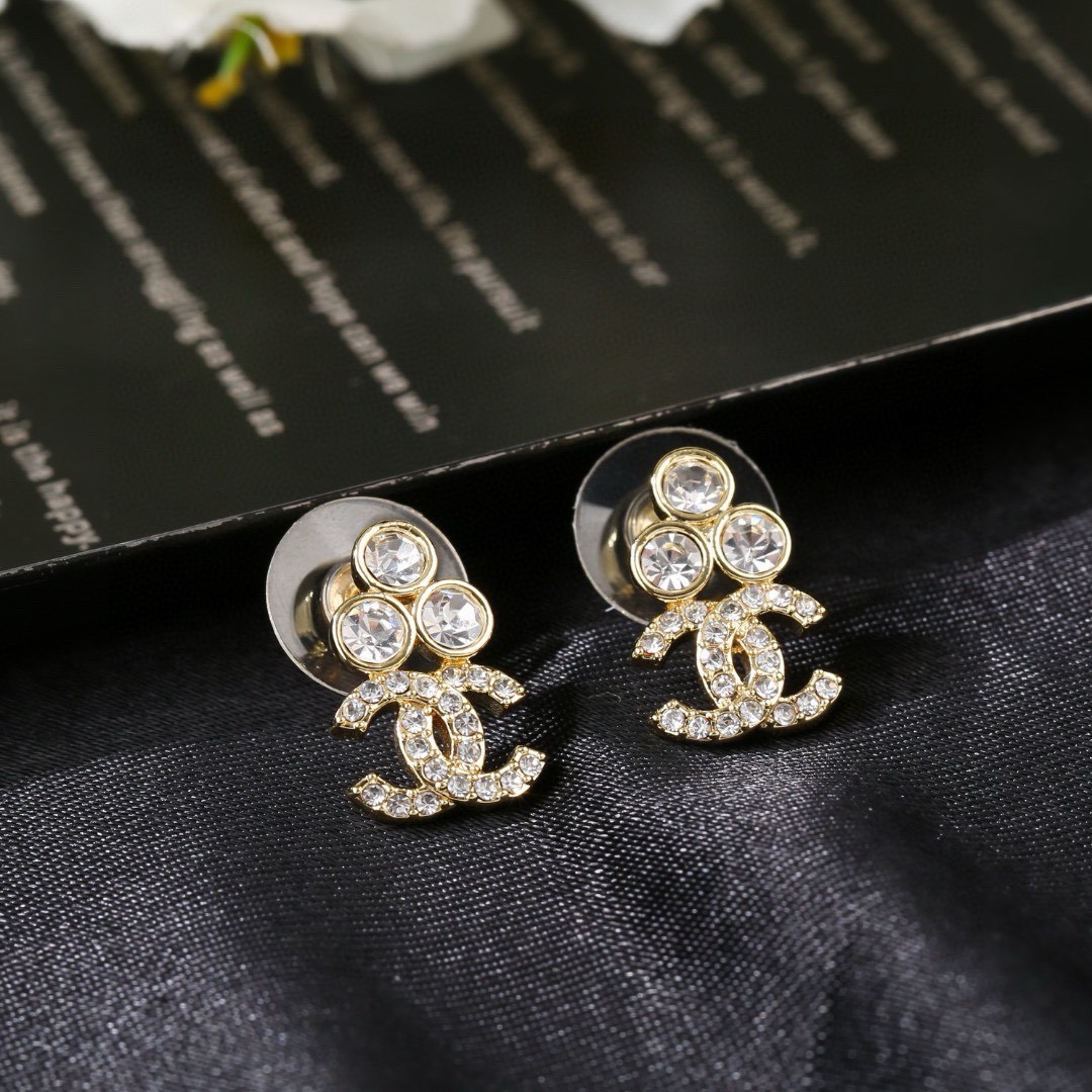 Chanel CC Crystal Stud Earrings earrings Gold-tone metal with clear faceted crystals One Size 1 5cm drop