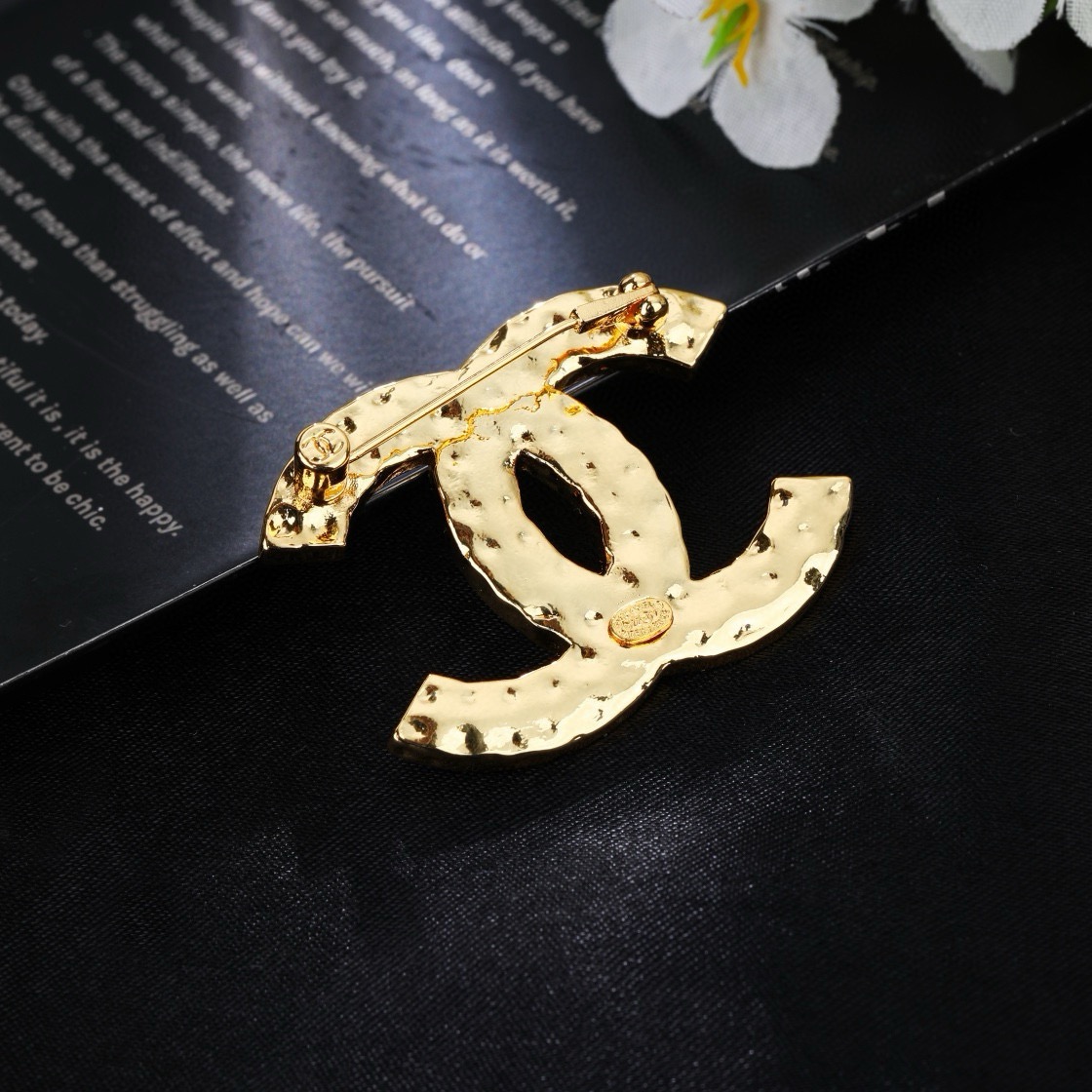 Chanel CC Logo Gradient Enamel Brooch brooch Gold-tone metal with orange and pink enamel 3cm width
