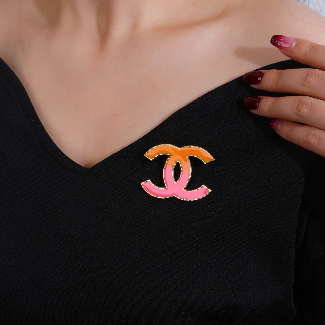 Chanel CC Logo Gradient Enamel Brooch brooch Gold-tone metal with orange and pink enamel 3cm width