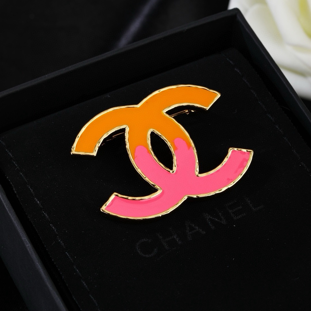 Chanel CC Logo Gradient Enamel Brooch brooch Gold-tone metal with orange and pink enamel 3cm width