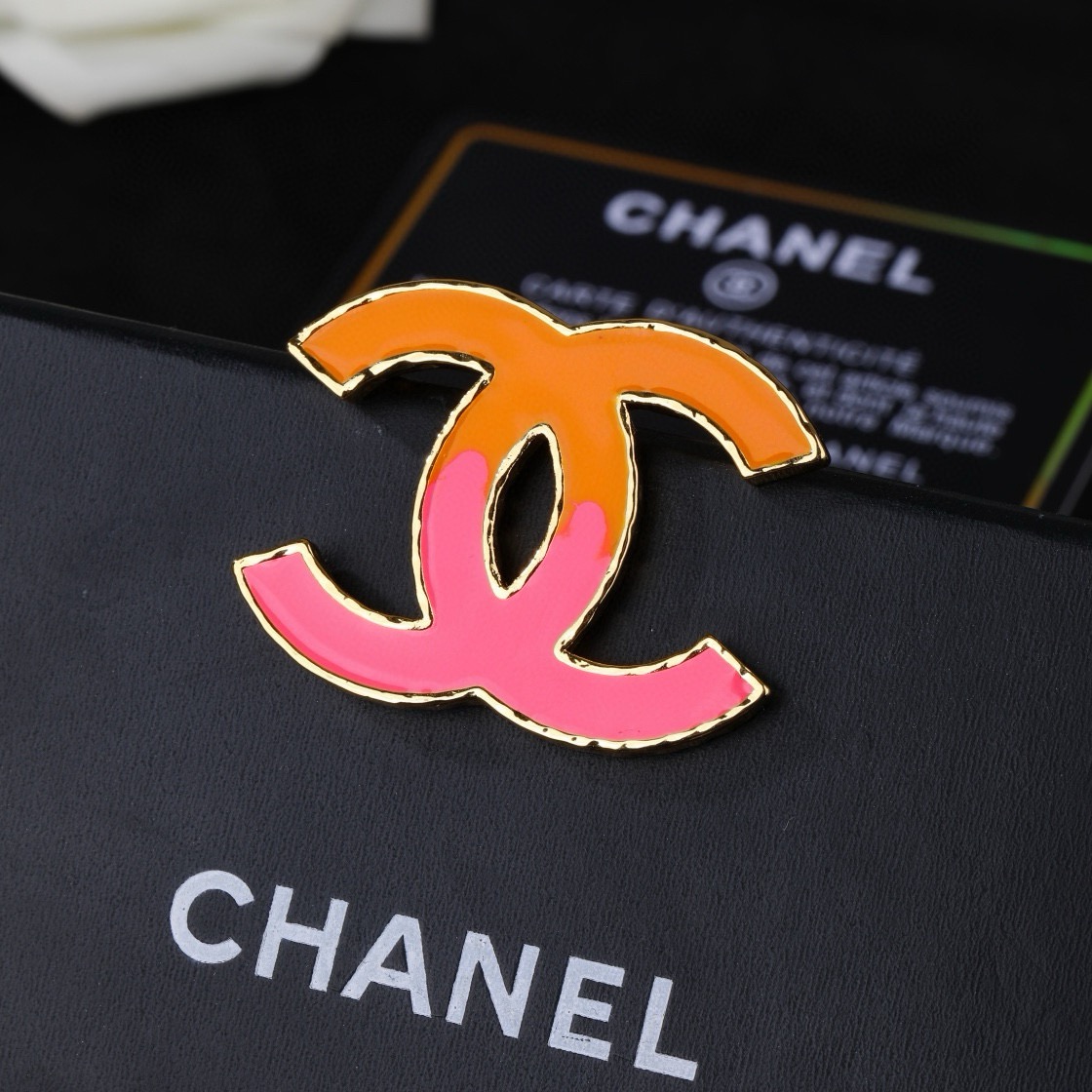 Chanel CC Logo Gradient Enamel Brooch brooch Gold-tone metal with orange and pink enamel 3cm width