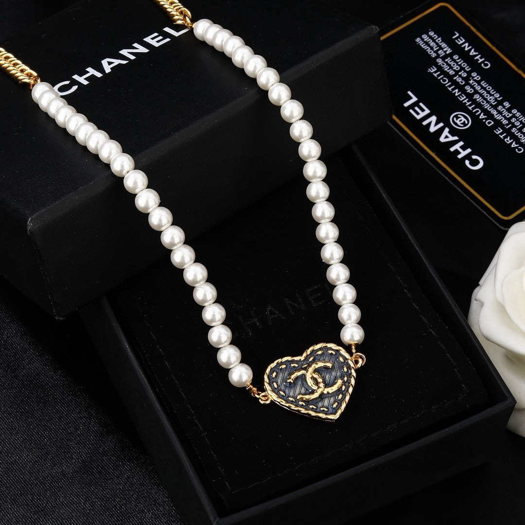 Chanel CC Logo Denim Heart Pearl necklace Gold-tone metal white faux pearl dark blue denim 40cm with 5cm extender