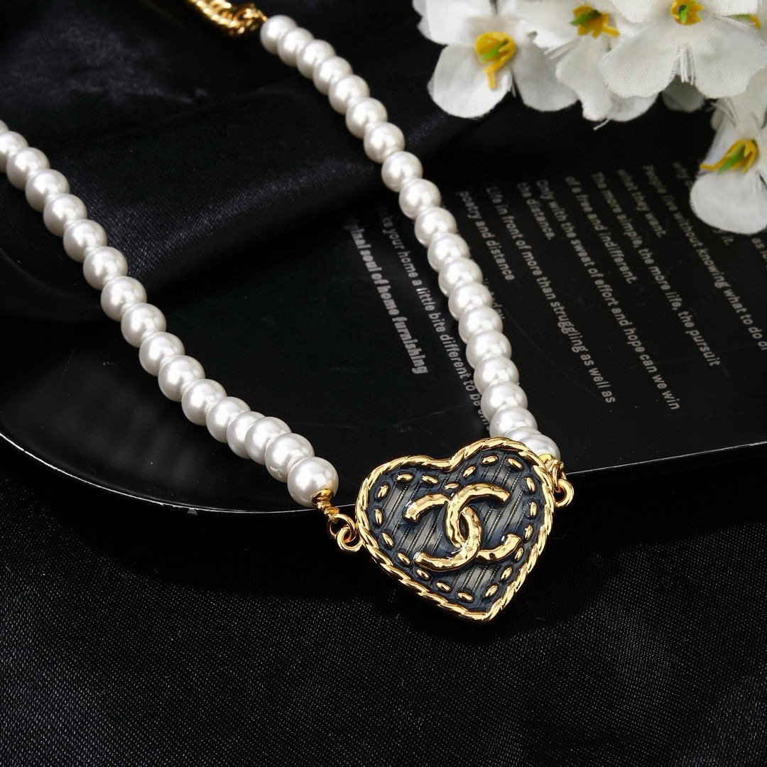 Chanel CC Logo Denim Heart Pearl necklace Gold-tone metal white faux pearl dark blue denim 40cm with 5cm extender