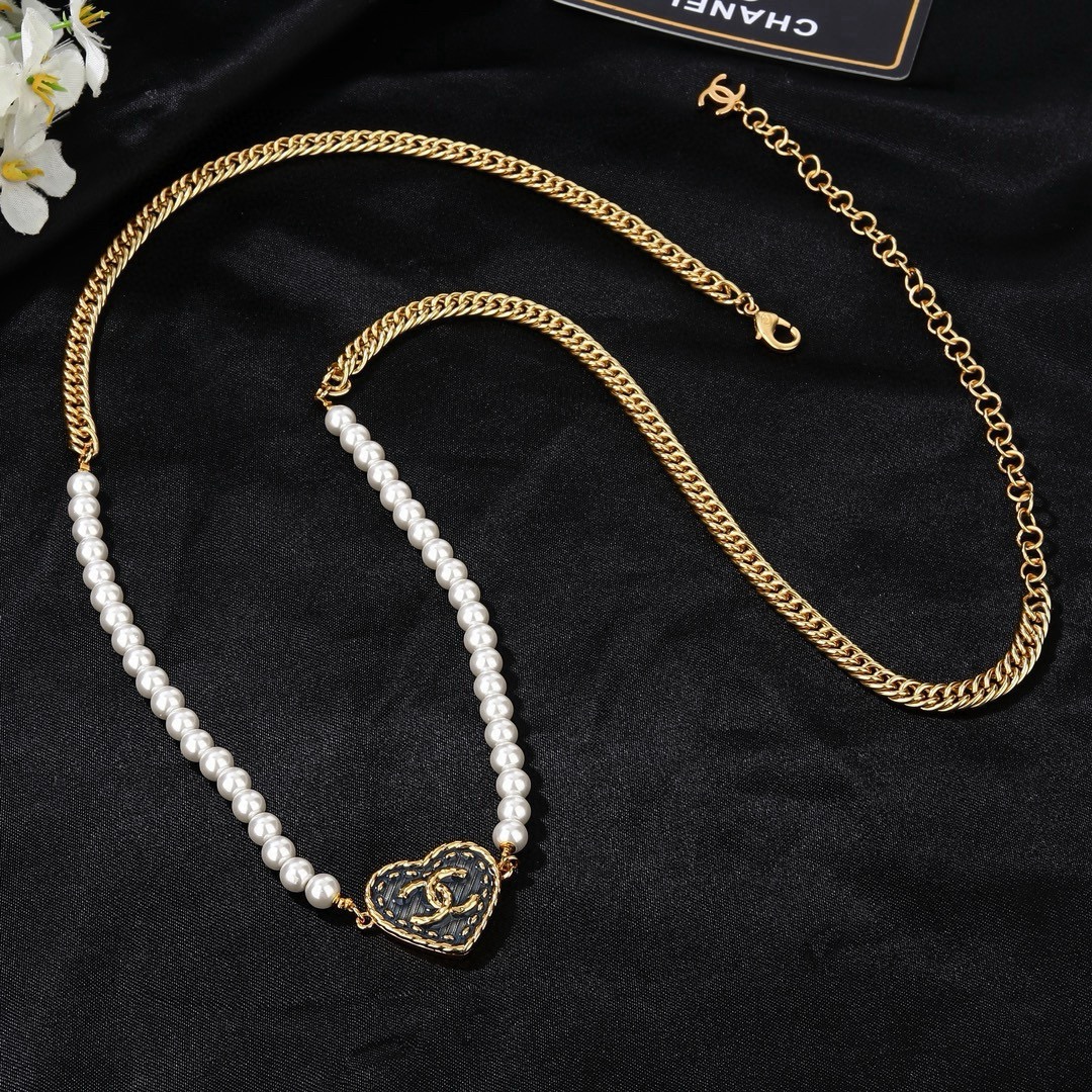 Chanel CC Logo Denim Heart Pearl necklace Gold-tone metal white faux pearl dark blue denim 40cm with 5cm extender