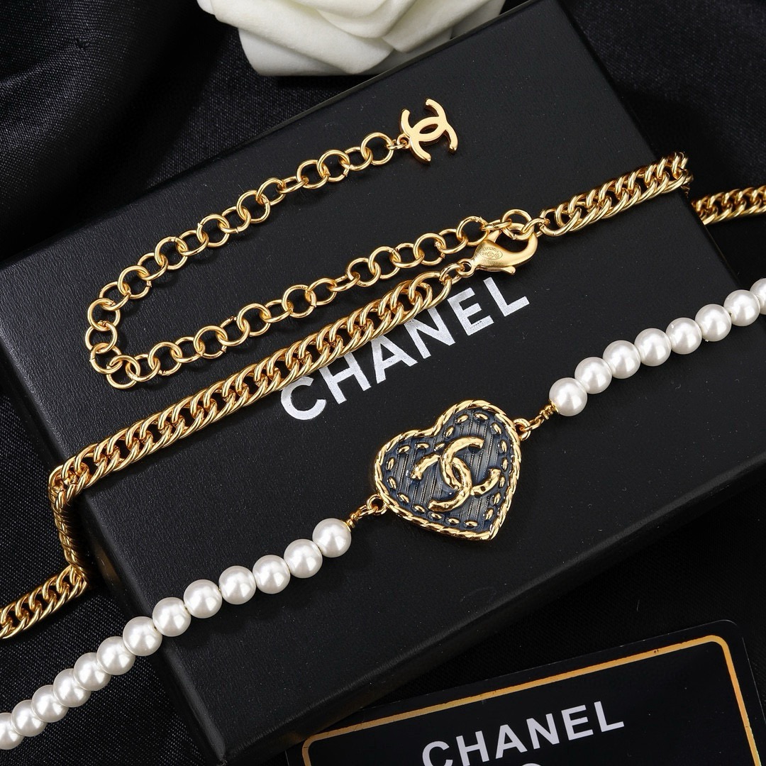 Chanel CC Logo Denim Heart Pearl necklace Gold-tone metal white faux pearl dark blue denim 40cm with 5cm extender