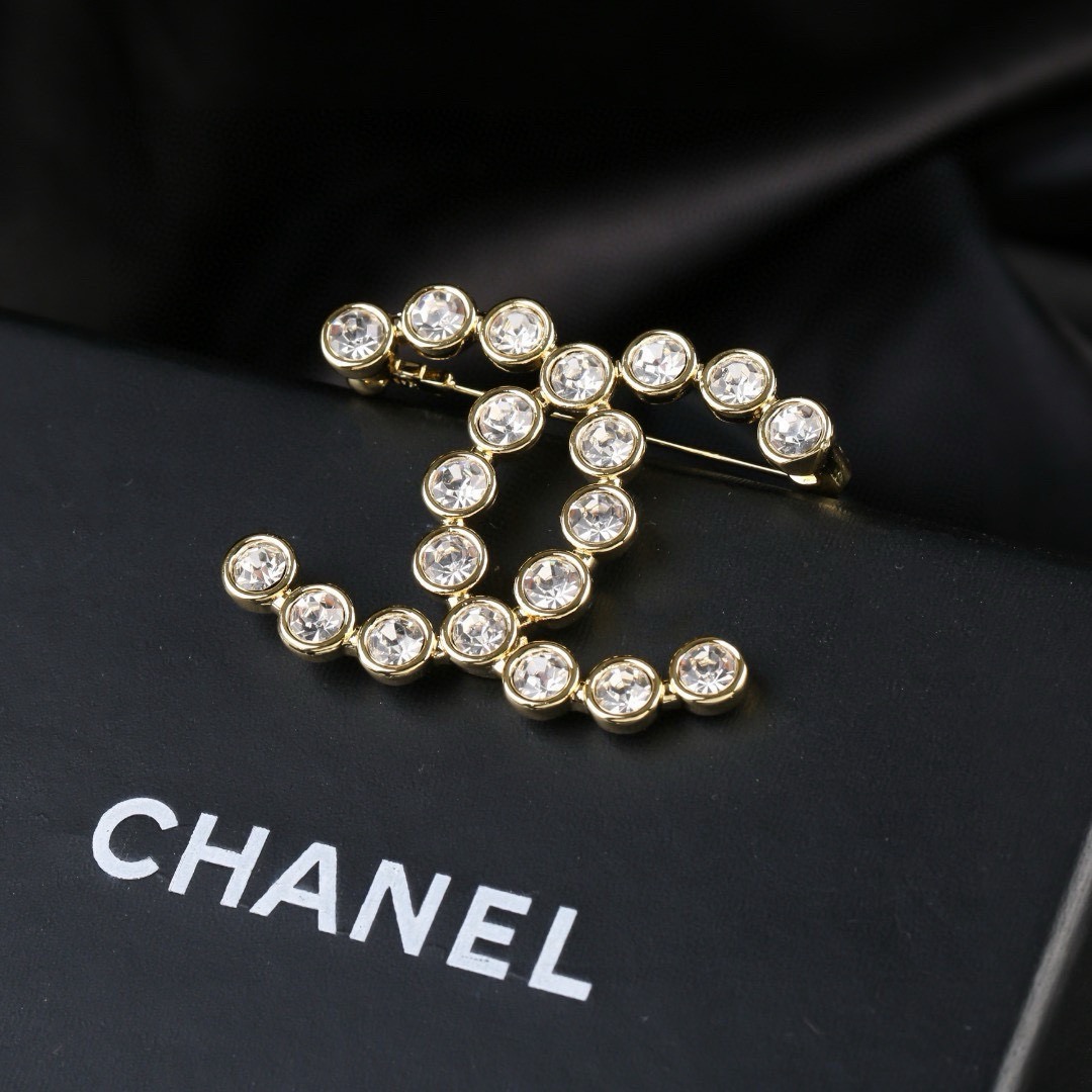 Chanel CC Crystal Brooch brooch gold-tone metal with clear faceted crystals 3 5cm width