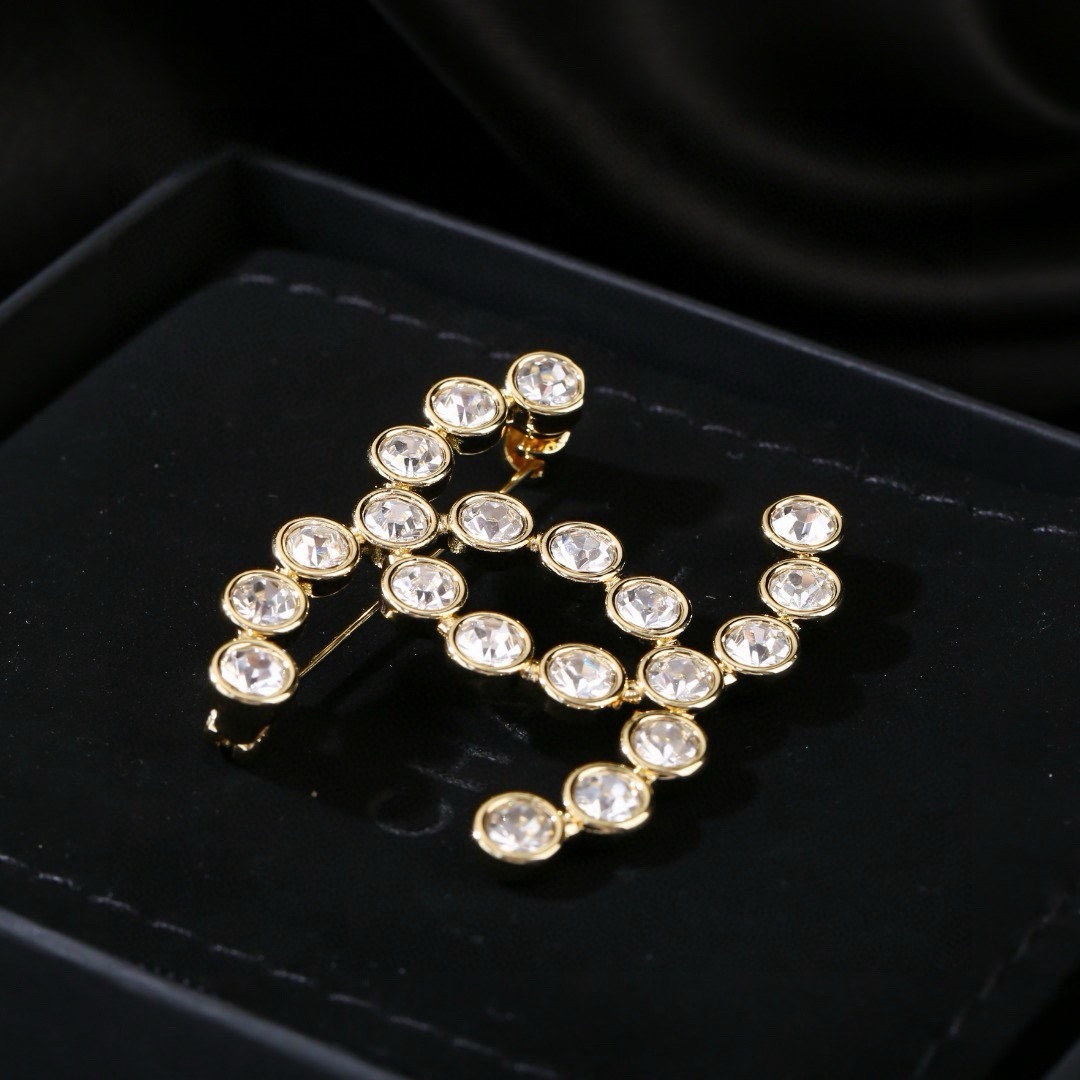 Chanel CC Crystal Brooch brooch gold-tone metal with clear faceted crystals 3 5cm width