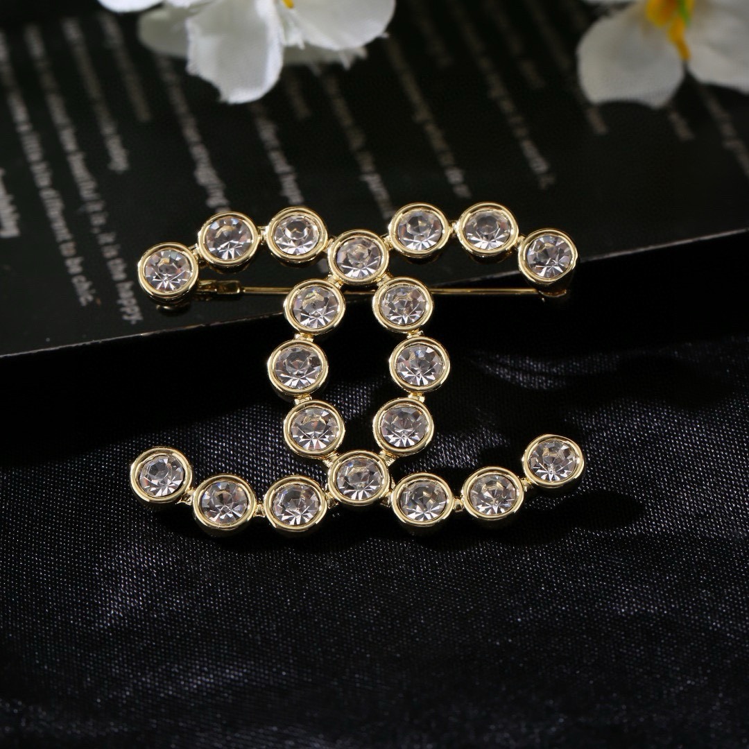 Chanel CC Crystal Brooch brooch gold-tone metal with clear faceted crystals 3 5cm width