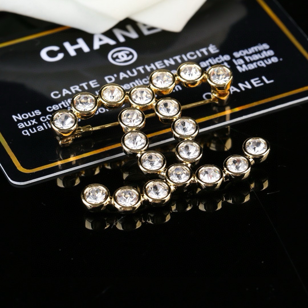 Chanel CC Crystal Brooch brooch gold-tone metal with clear faceted crystals 3 5cm width