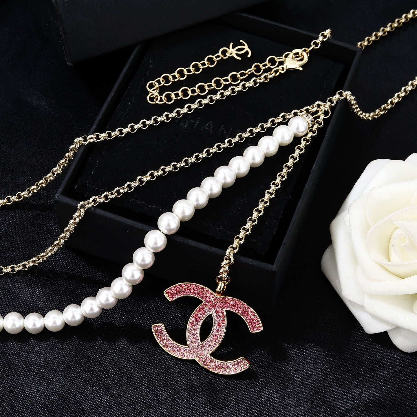 Chanel Goose series CC logo pearl chain necklace gold-tone metal white faux pearl pink crystal 80cm adjustable