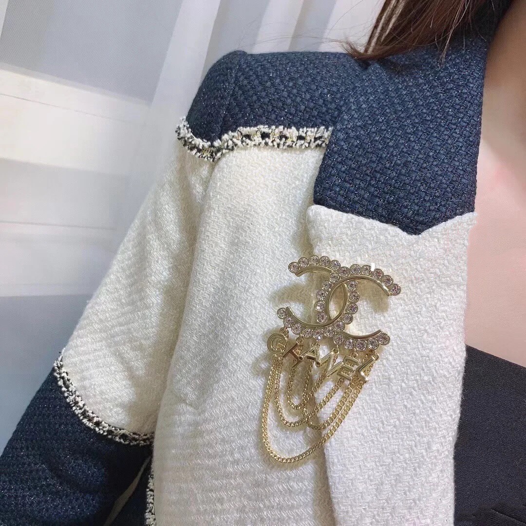 Chanel CC Logo Letter Chain Fringe Brooch brooch Gold-tone metal with clear faceted crystal accents Approximately 6cm width 9cm total drop length with chains