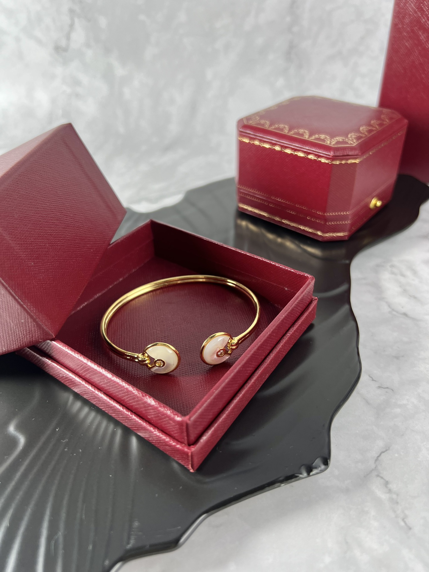 Cartier Amulette de Cartier bracelet Yellow gold white mother-of-pearl diamond 17