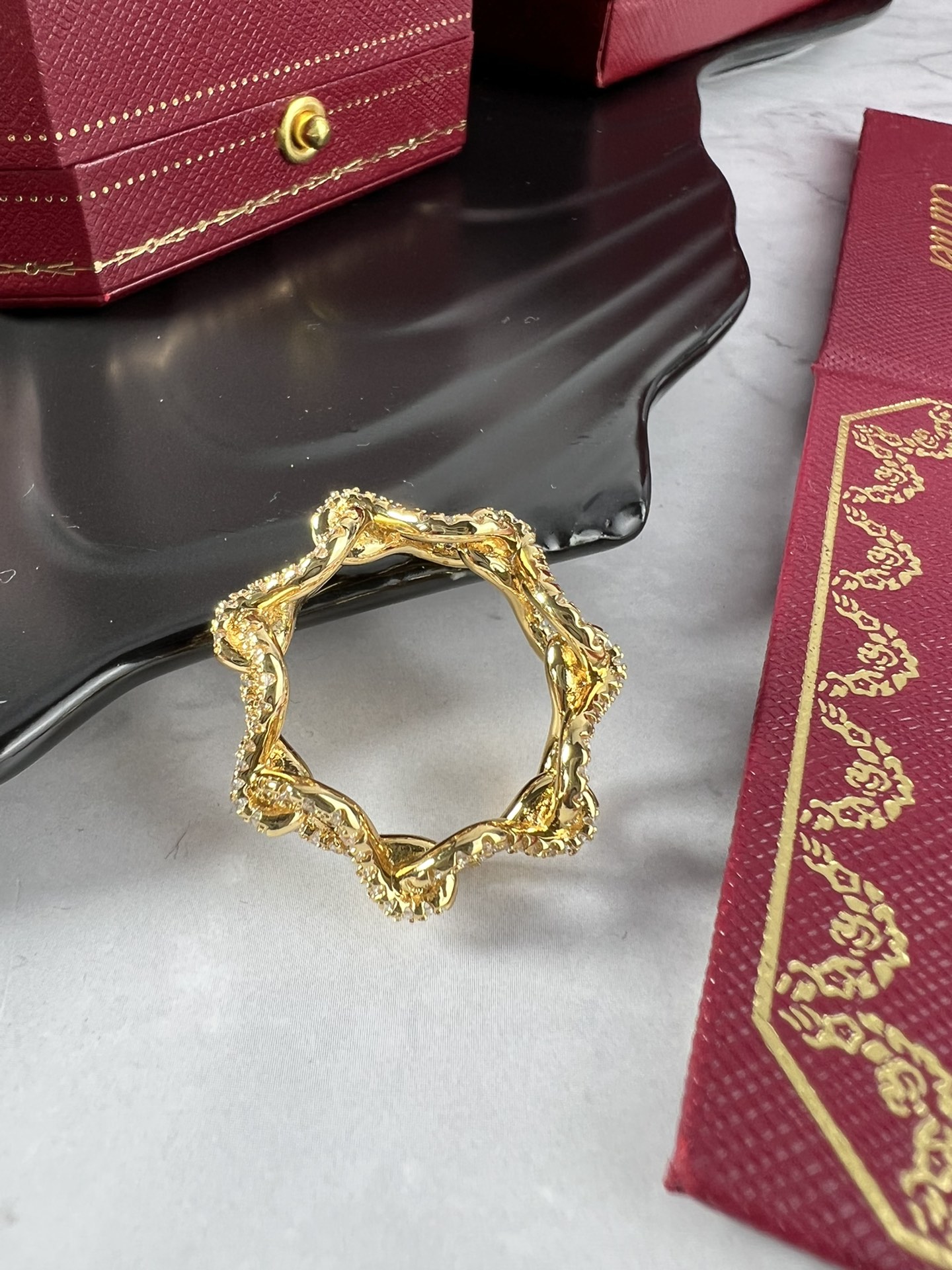 Cartier Chain Link Diamond Ring ring Yellow gold with clear diamond accents 54