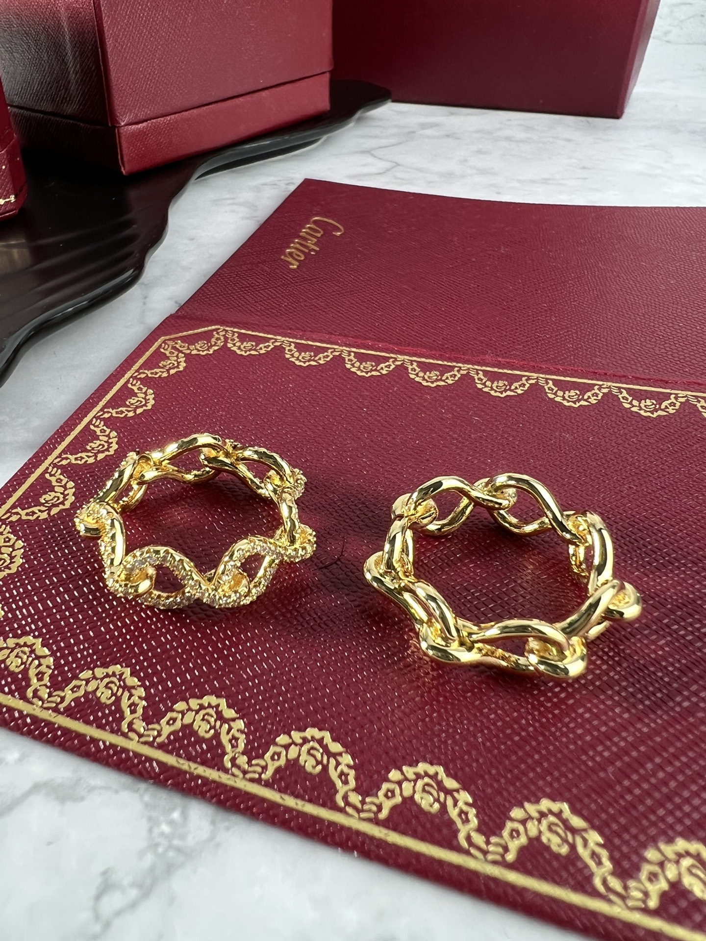 Cartier Chain Link Diamond Ring ring Yellow gold with clear diamond accents 54