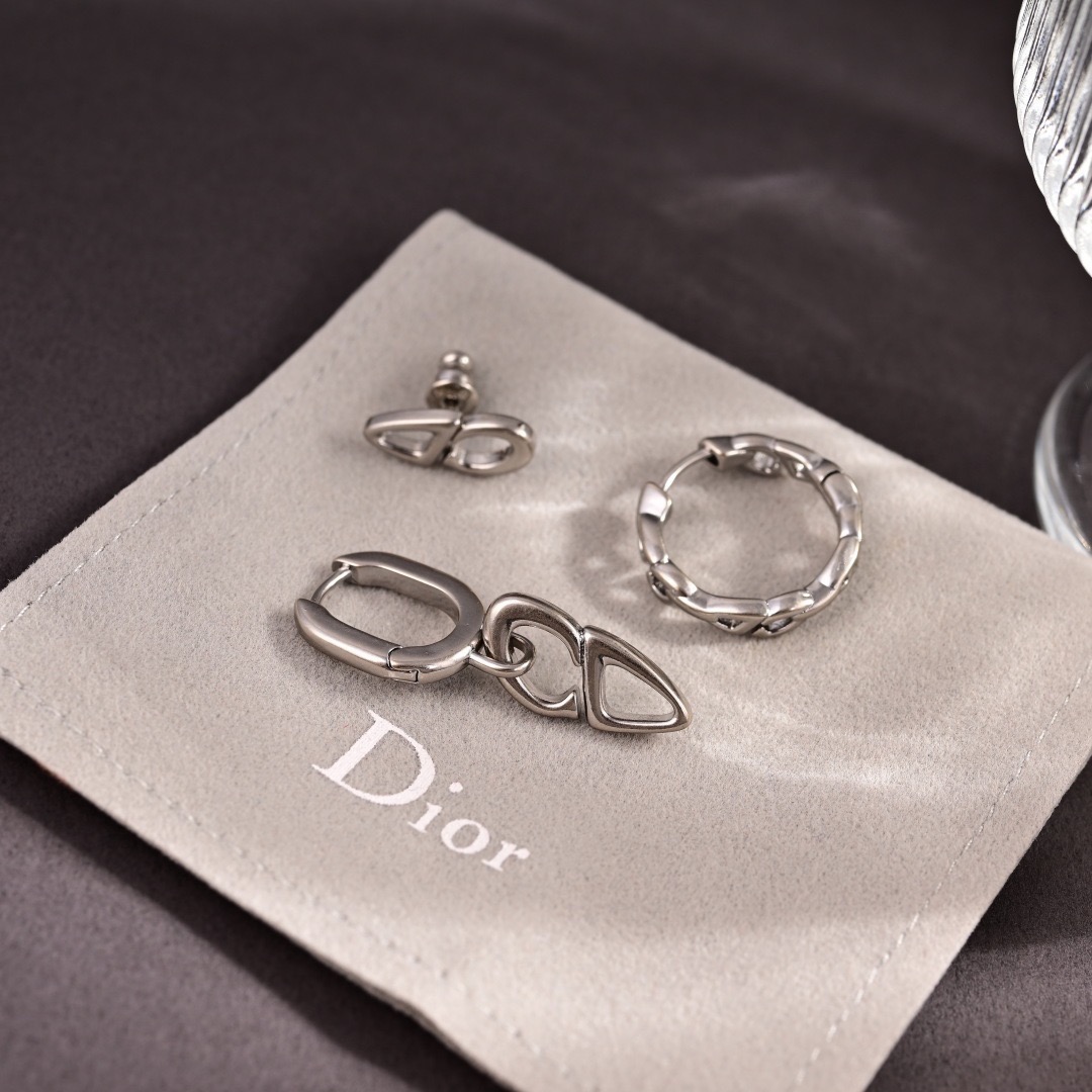 Dior CD Interlocking Link Pendant necklace silver-toned metal no gemstones 60cm