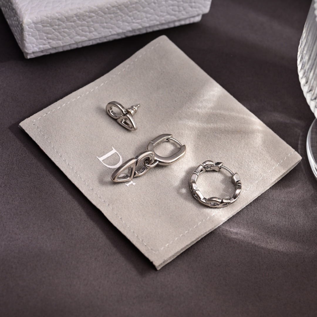 Dior CD Interlocking Link Pendant necklace silver-toned metal no gemstones 60cm