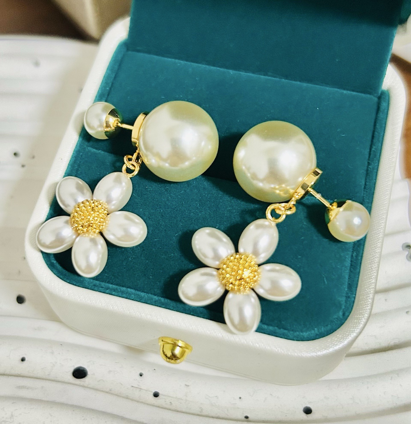 Dior Dioriviera Dior Tribales earrings Gold-tone metal with white pearls and white resin beads One Size
