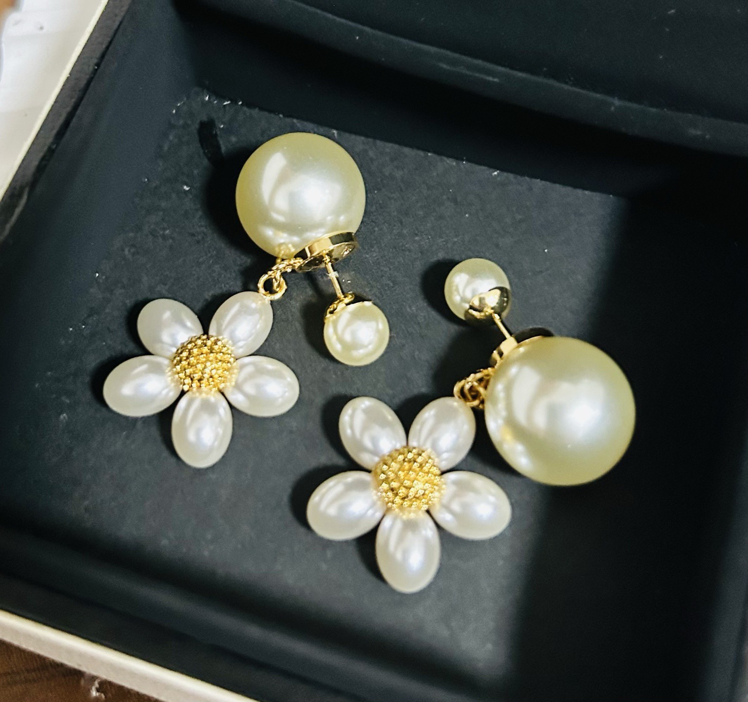 Dior Dioriviera Dior Tribales earrings Gold-tone metal with white pearls and white resin beads One Size