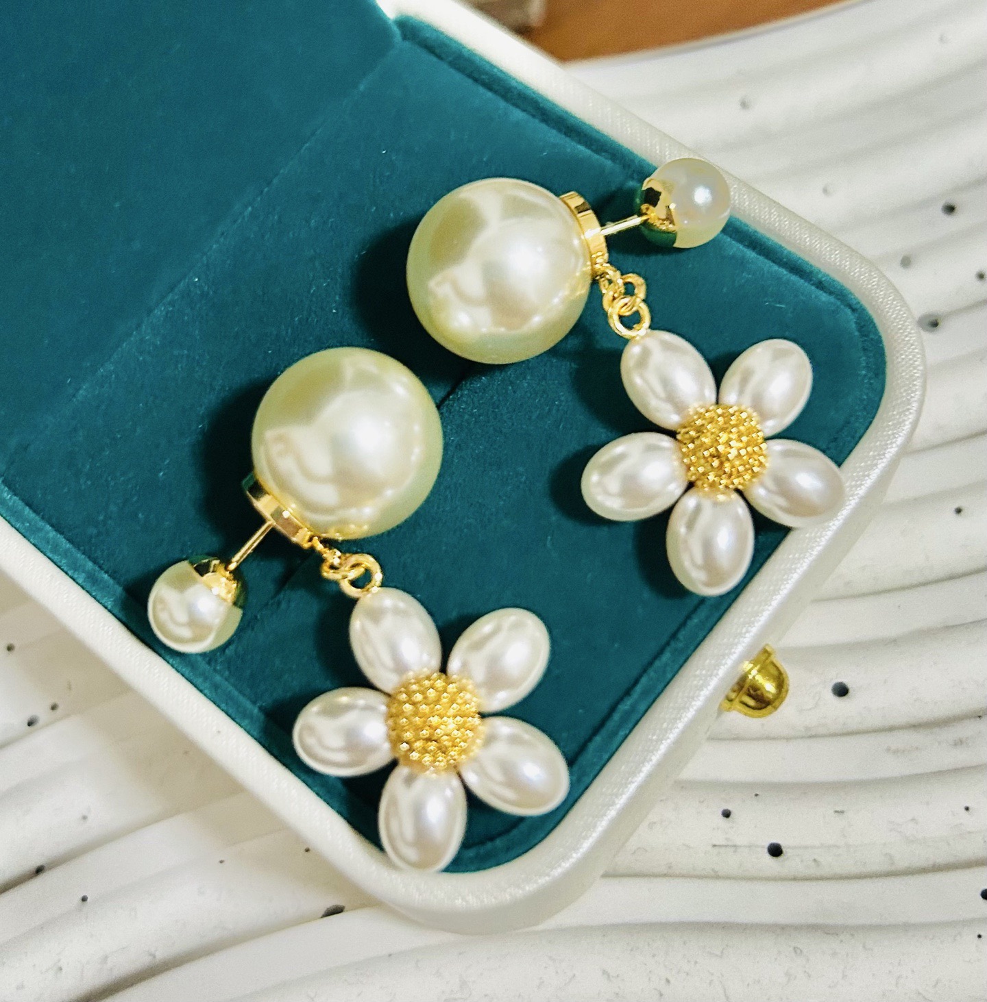 Dior Dioriviera Dior Tribales earrings Gold-tone metal with white pearls and white resin beads One Size