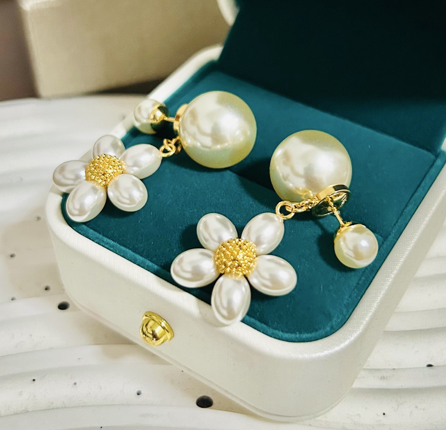 Dior Dioriviera Dior Tribales earrings Gold-tone metal with white pearls and white resin beads One Size