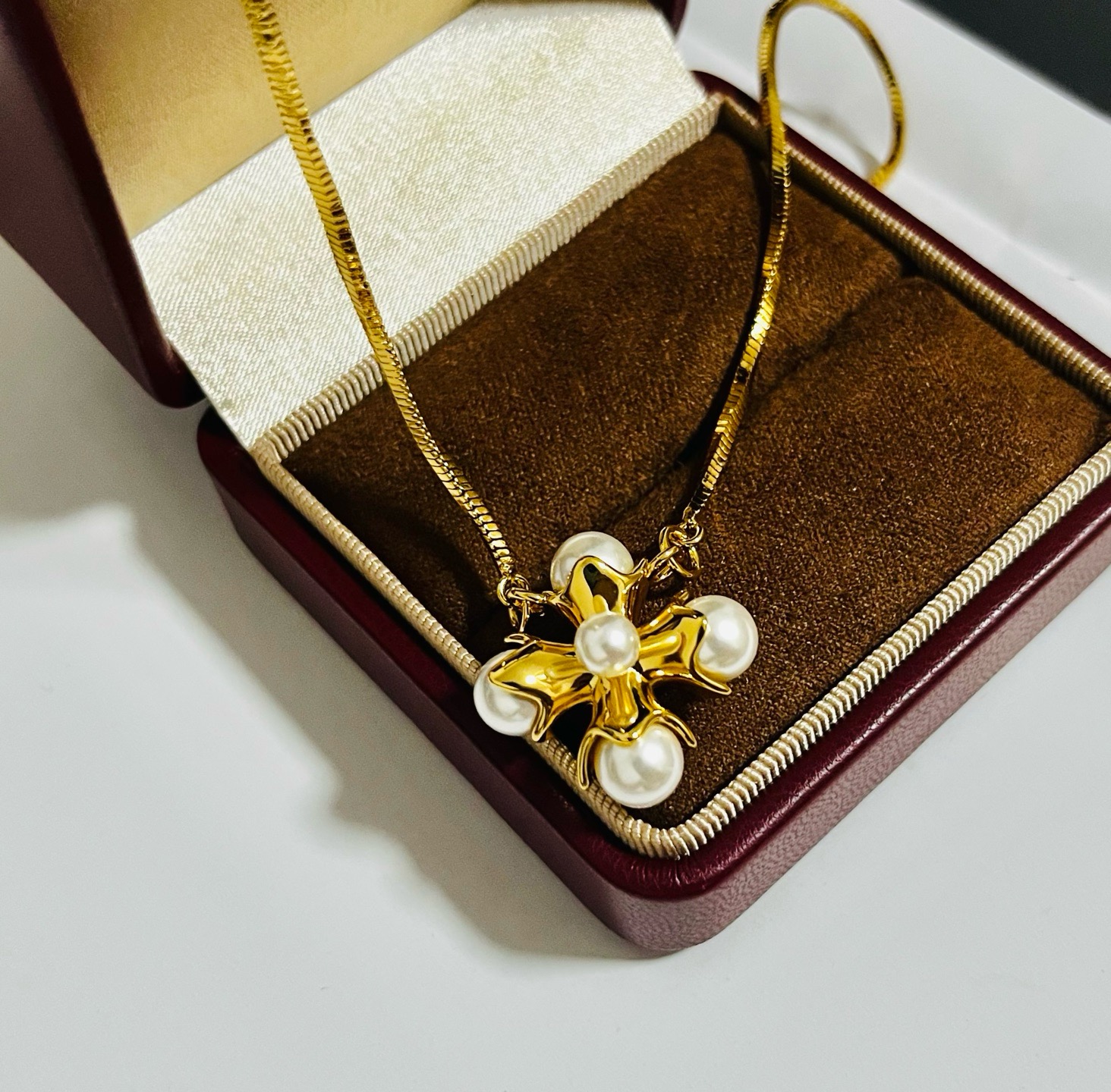 Celine PRECIOUS Pearl Flower Pendant necklace 18k gold tone metal white pearl 40cm with 5cm extender chain