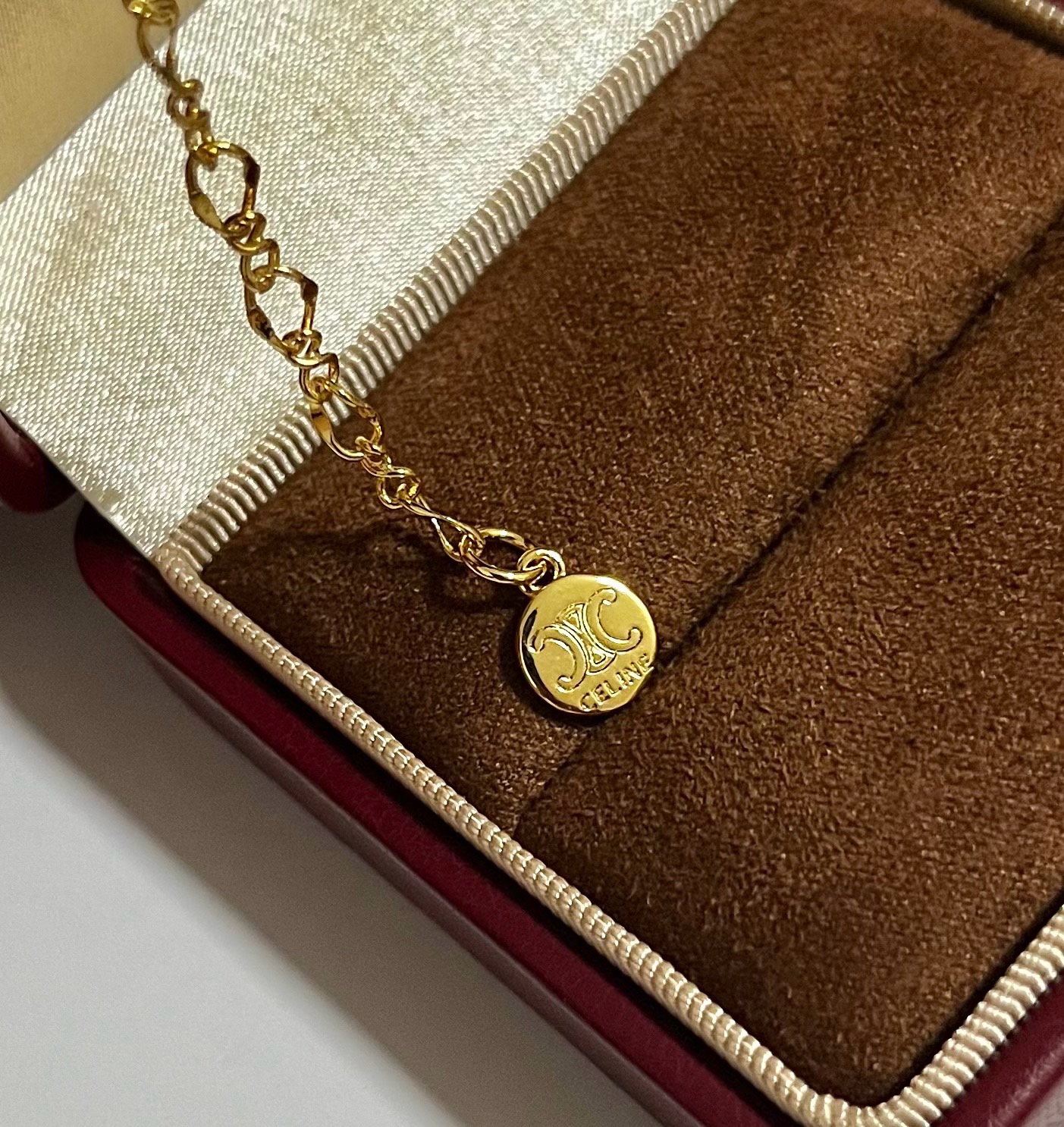 Celine PRECIOUS Pearl Flower Pendant necklace 18k gold tone metal white pearl 40cm with 5cm extender chain