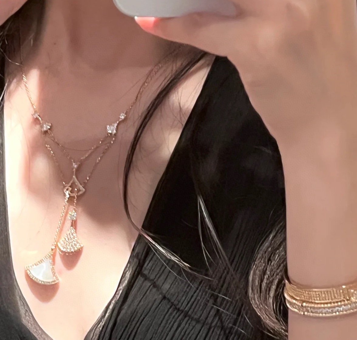 Bvlgari Diva s Dream necklace 18k rose gold white mother-of-pearl clear pave diamonds 41-43cm adjustable