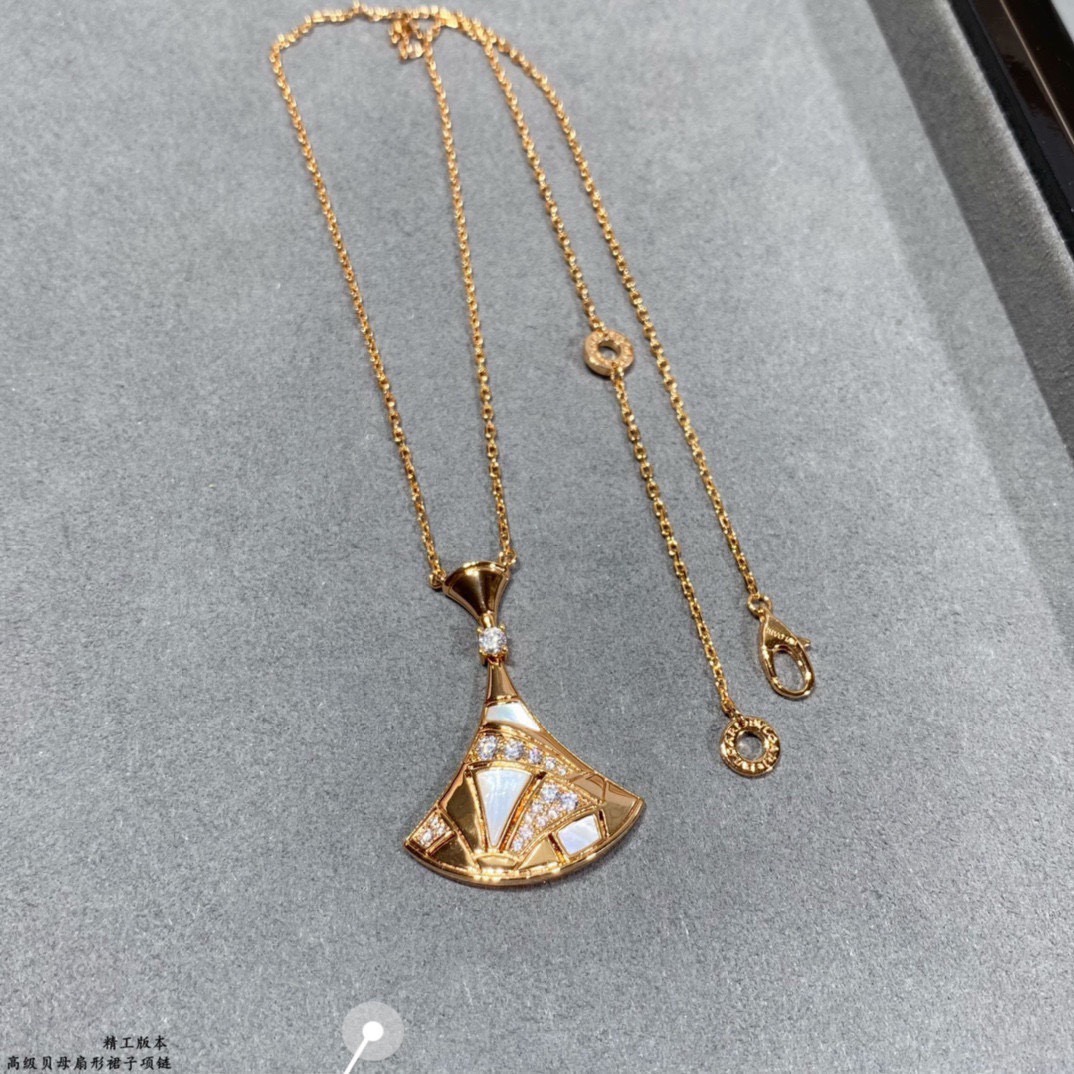 Bvlgari Diva s Dream necklace 18k rose gold white mother-of-pearl clear diamond 42cm