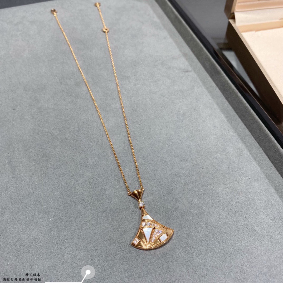 Bvlgari Diva s Dream necklace 18k rose gold white mother-of-pearl clear diamond 42cm