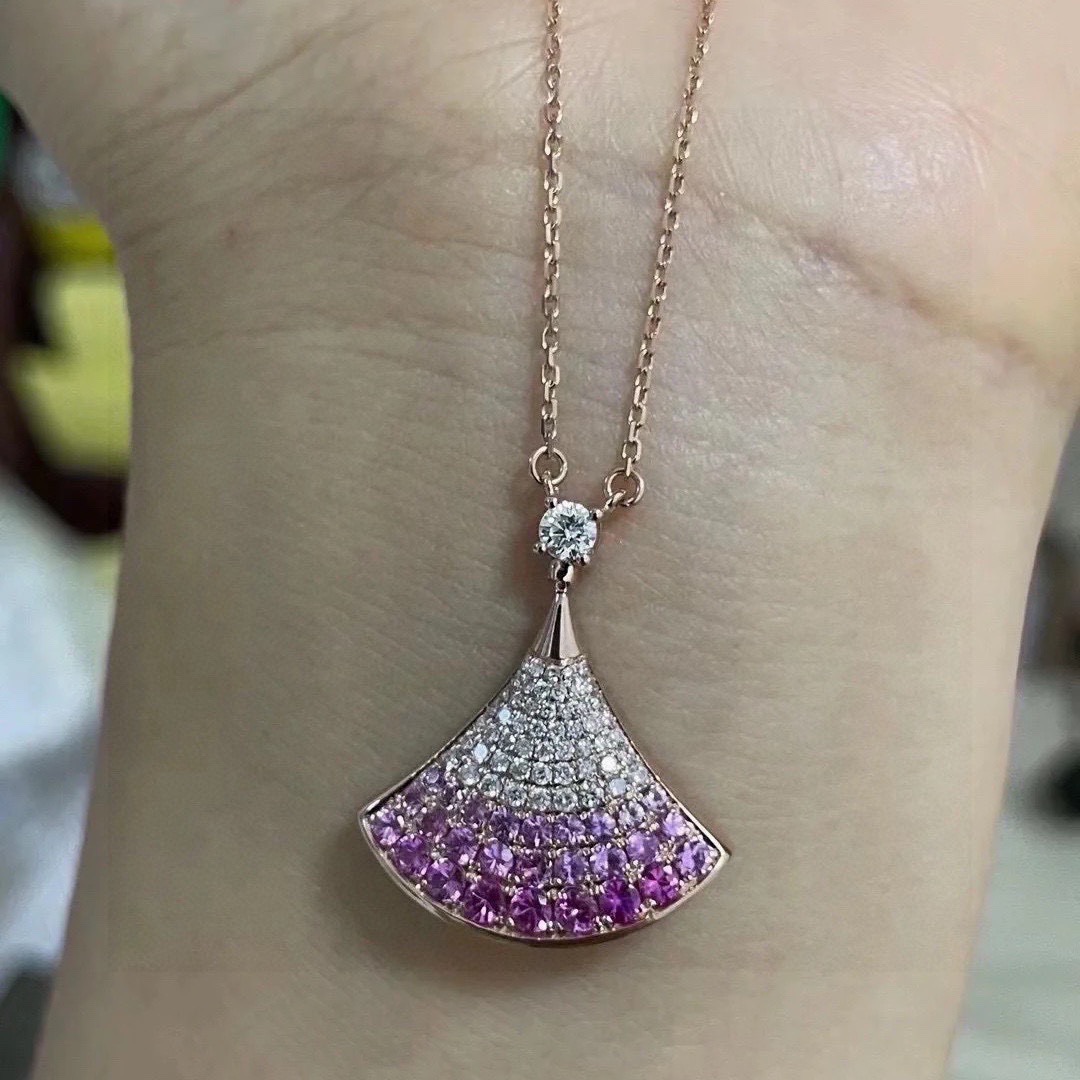 Collier Bvlgari Divas Dream Or rose avec diamants blancs et saphirs roses dégradés 42cm