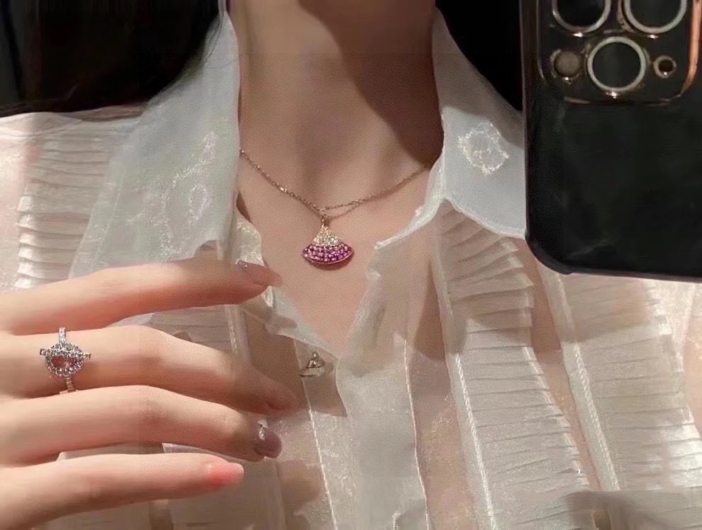 Collier Bvlgari Divas Dream Or rose avec diamants blancs et saphirs roses dégradés 42cm