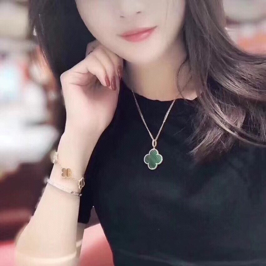 Van Cleef Arpels Magic Alhambra necklace 18k yellow gold with carnelian and malachite clover motifs 25mm pendant
