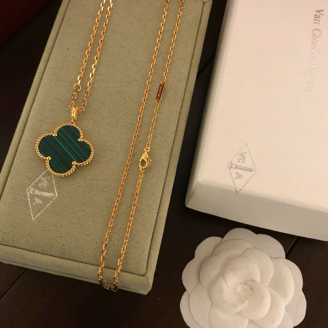 Van Cleef Arpels Magic Alhambra necklace 18k yellow gold with carnelian and malachite clover motifs 25mm pendant