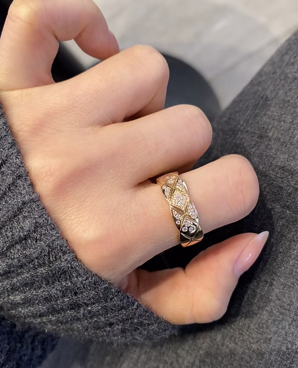 Chanel Coco Crush ring 18K rose gold with diamond accents 52
