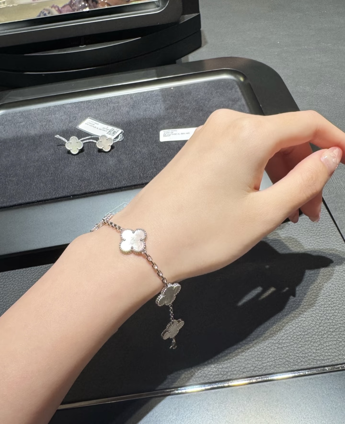 Van Cleef Arpels Vintage Alhambra bracelet White gold with white mother-of-pearl 18cm