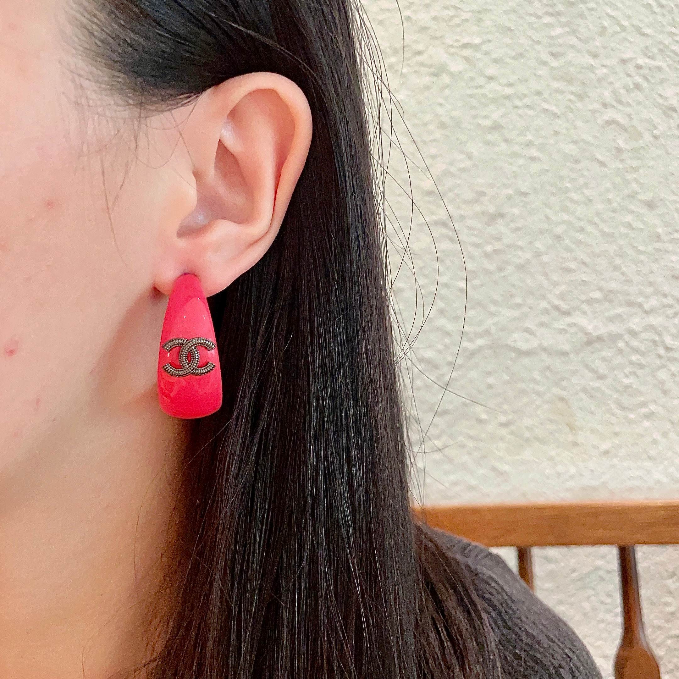 Chanel CC Logo Resin Hoop Earrings earrings Neon hot pink resin gunmetal-tone metal CC logo 3cm hoop length