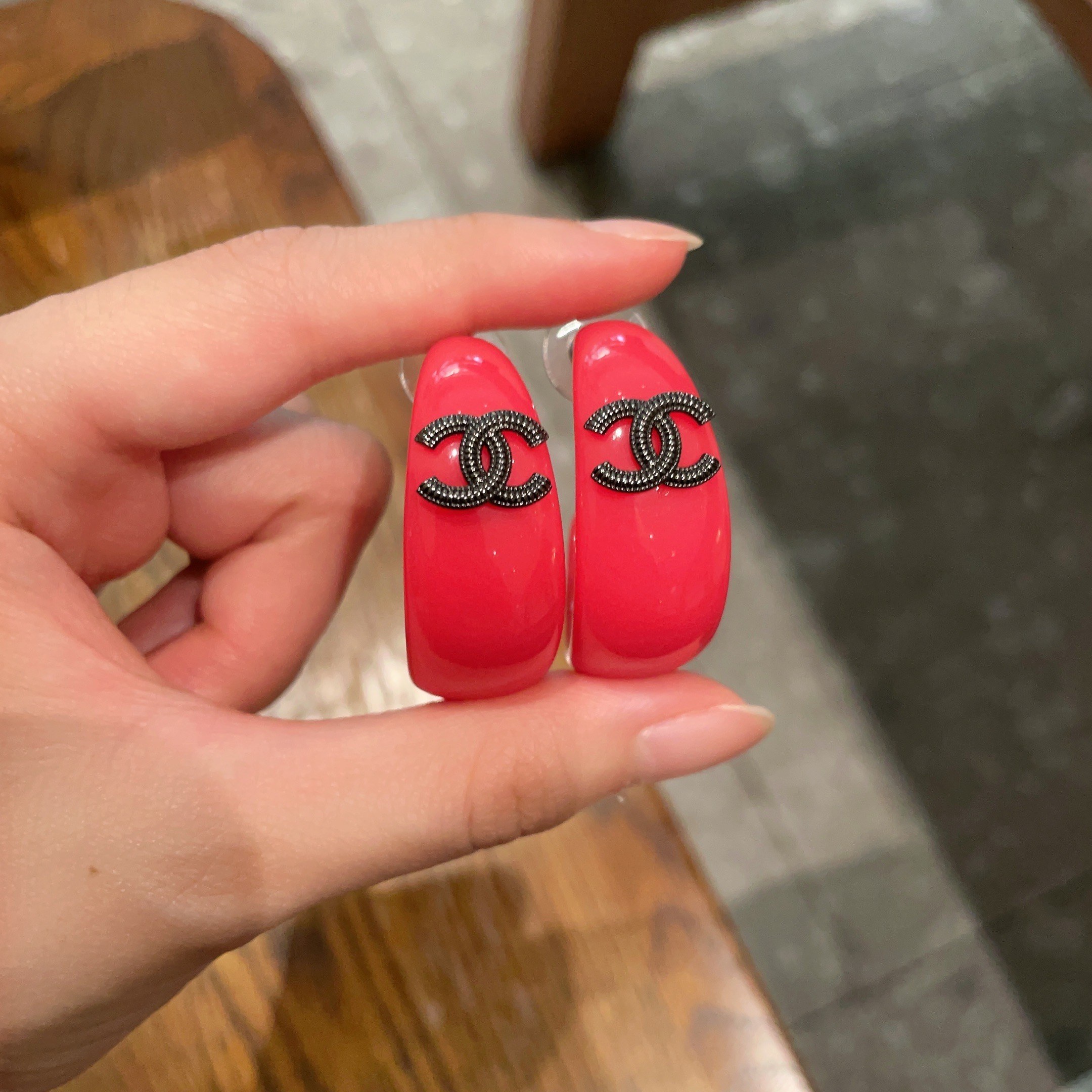 Chanel CC Logo Resin Hoop Earrings earrings Neon hot pink resin gunmetal-tone metal CC logo 3cm hoop length