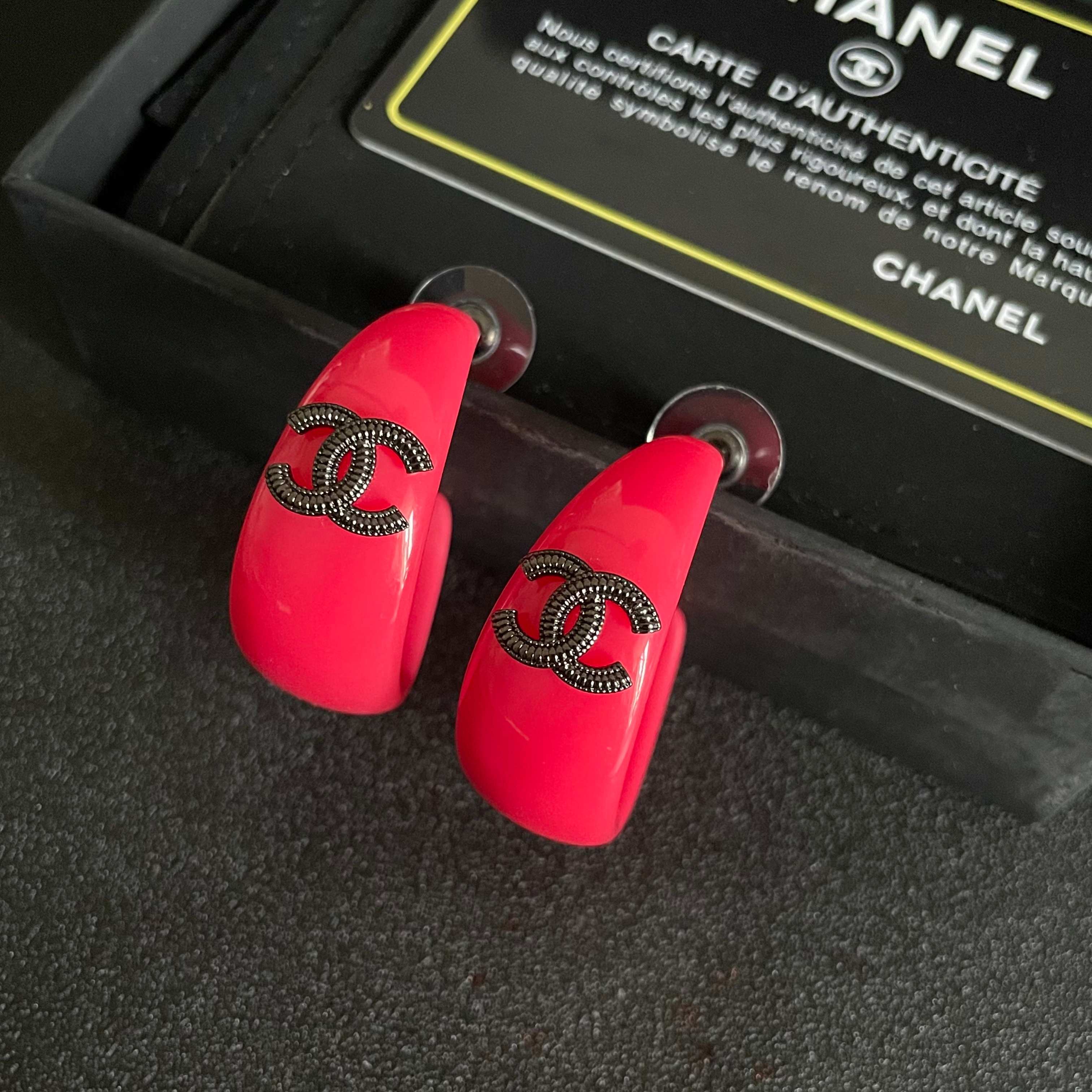 Chanel CC Logo Resin Hoop Earrings earrings Neon hot pink resin gunmetal-tone metal CC logo 3cm hoop length